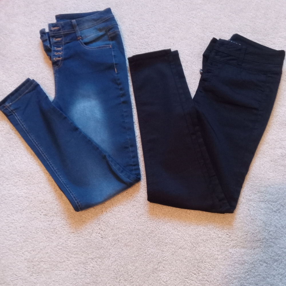 Tinseltown jeans size 7. Set of 2.